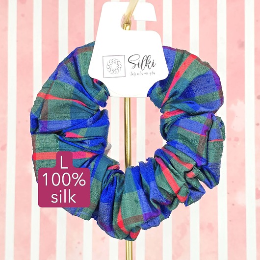 gumki do włosów L średnia gumka do włosów jedwab naturalny scrunchie niebieska w kratkę