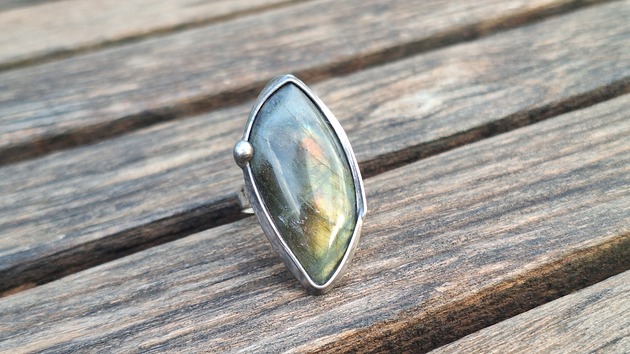 pierścionki - różne Złoto zielony - pierścionek regulowany