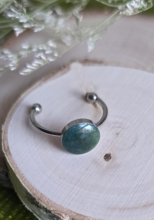 pierścionek z żywicy Pierścionek z zielonym oczkiem dużym