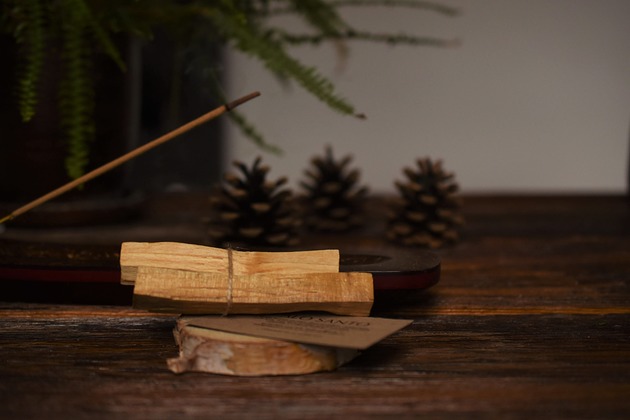 Podstawki pod kadzidełka Palo santo