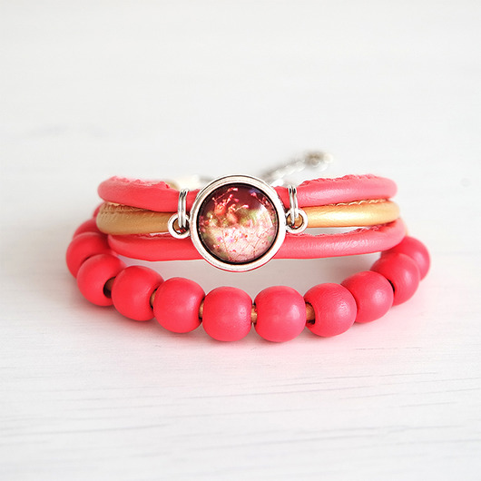 bransoletki ze szkła Bransoletka - Malinowe lato - drewniane koraliki