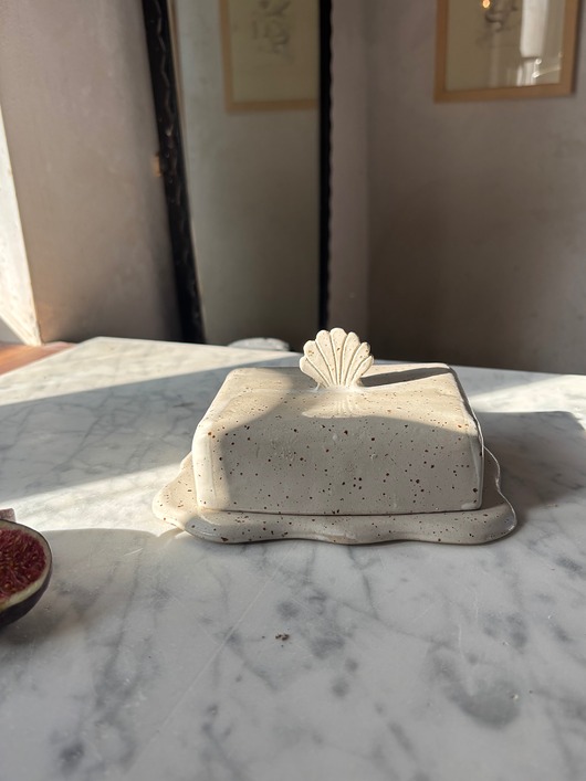 kuchnia - różne Ceramiczna Maselnica z uchwytem Muszlą Rustic White