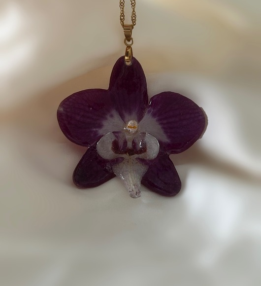 złote naszyjniki Piękny naszyjnik Storczyk! Ręcznie wykonany. Prawdziwy kwiat storczyka