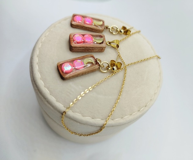 komplet biżuterii Komplet biżuterii kolczyki i naszyjnik księżyc złoto