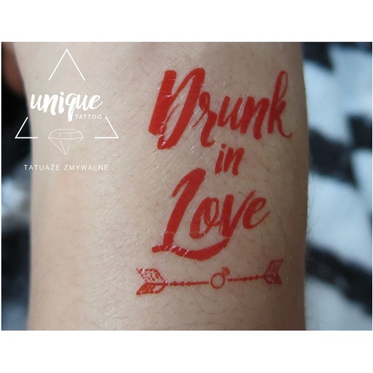 Strzały Drunk in Love Just drunk Tatuaż Panna  Unique Tattoo