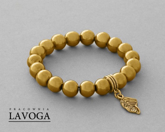 Hematite with leaf pendant in gold. Lavoga