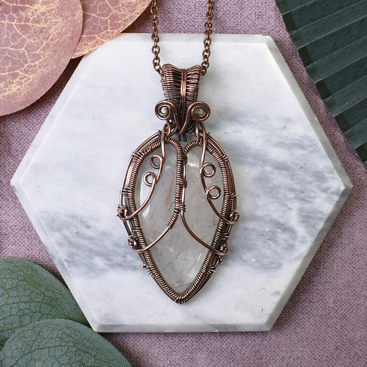 wisiory Miedziany wisiorek wire wrapping z kwarcem z czarnym rutylem #466