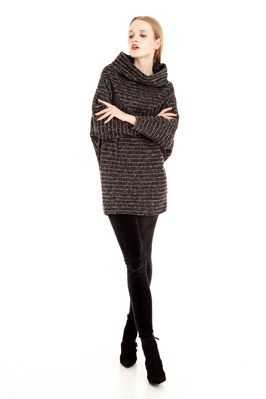 Długi wełniany sweter oversize f.ADD