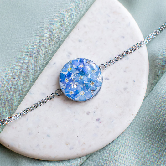 bransoletki z żywicy Bransoletka z niezapominajkami