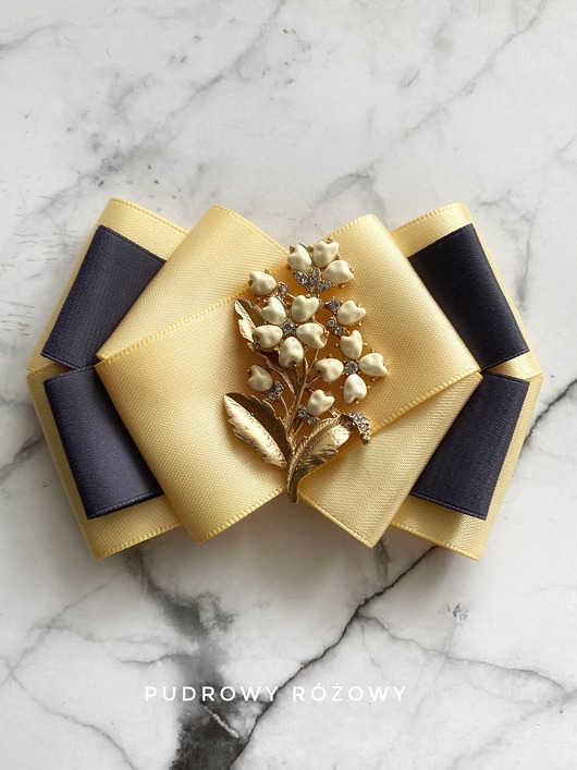 broszki Kolekcja Masełkowa Brosza z kwiatami