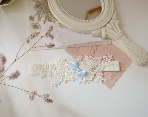 Podwiązka ecru z kokardką Anelis Atelier