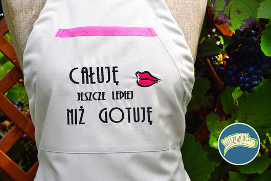 Haftowany fartuch Całuję lepiej niż gotuję Wyszywane