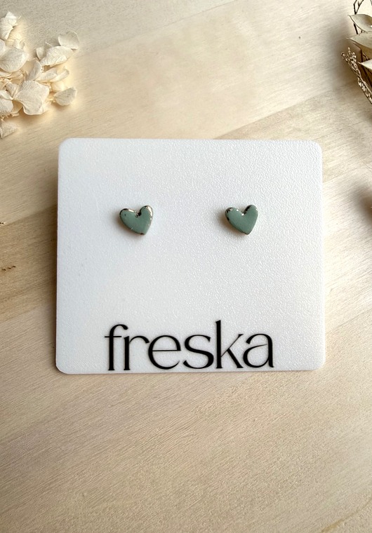 kolczyki z masy plastycznej Kolczyki Serduszka matowe ze złotem - szałwiowe