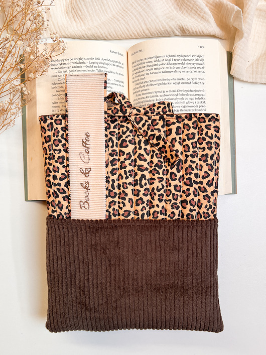 pokrowce i etui - różne Etui na książkę z zakładką Books & coffee