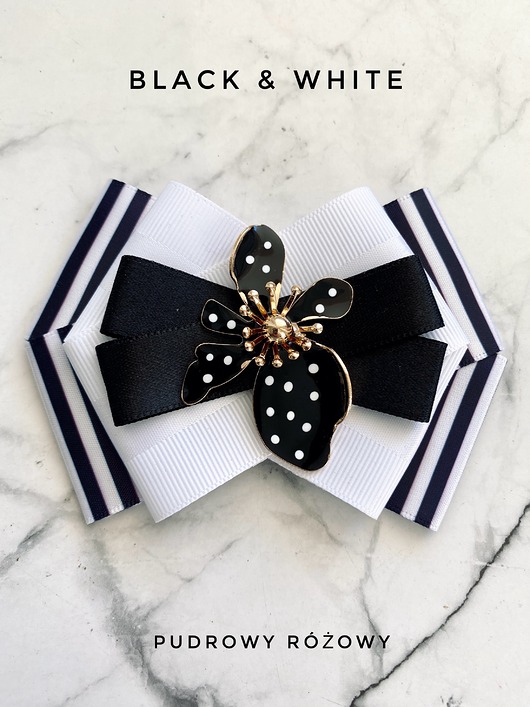 broszki Brosza Black & White z efektowym kwiatem w kropeczki New