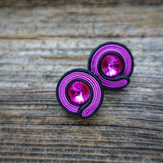 kolczyki soutache Małe fuksjowo- czarne kolczyki soutache