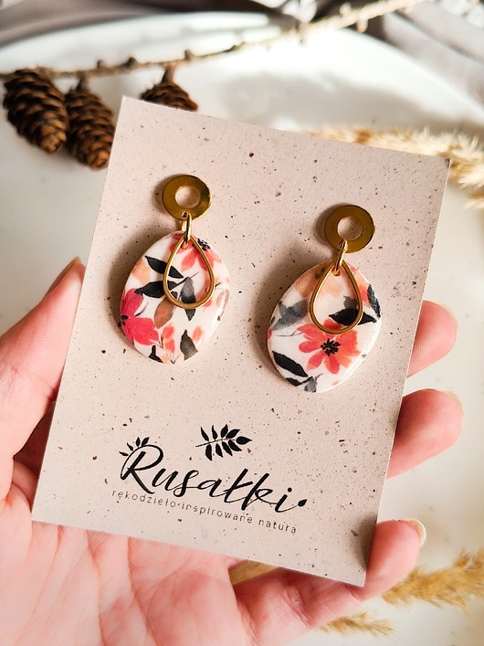 kolczyki z masy plastycznej Kolczyki czerwone kwiaty, biżuteria z motywem roślin i kwiatów, boho