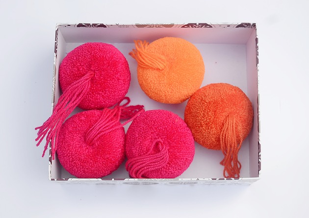 akcesoria różne Pompon 1 sztuka 10 cm