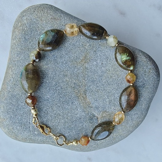 bransoletki z kamieni naturalnych Bransoletka z labradorytem i kianitem