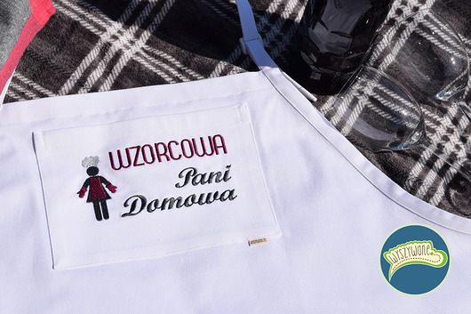 Haftowany fartuch Wzorcowa Pani domowa Wyszywane