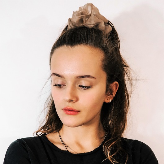Nude Organza Scrunchie - jedwabna gumka Girlsband