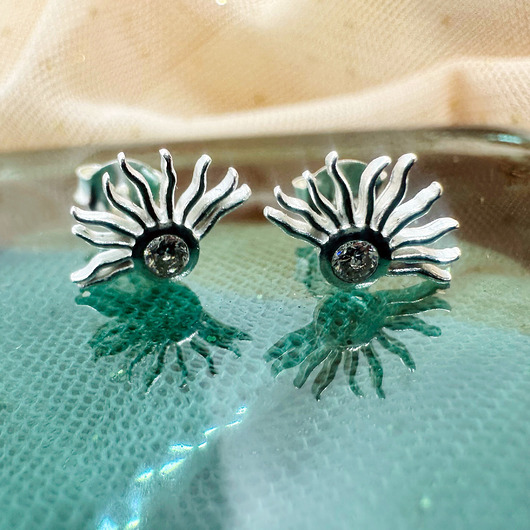 kolczyki srebrne Srebrne kolczyki  z cyrkonią , eleganckie  sztyfty, kolczyki słońce