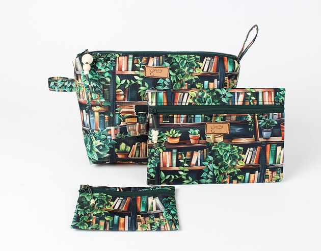 kosmetyczki Komplet 3 kosmetyczek w książki i kwiaty