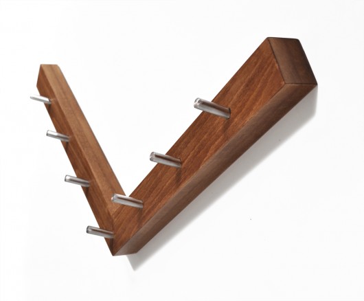 Wieszak V orzech MOIKA DESIGN