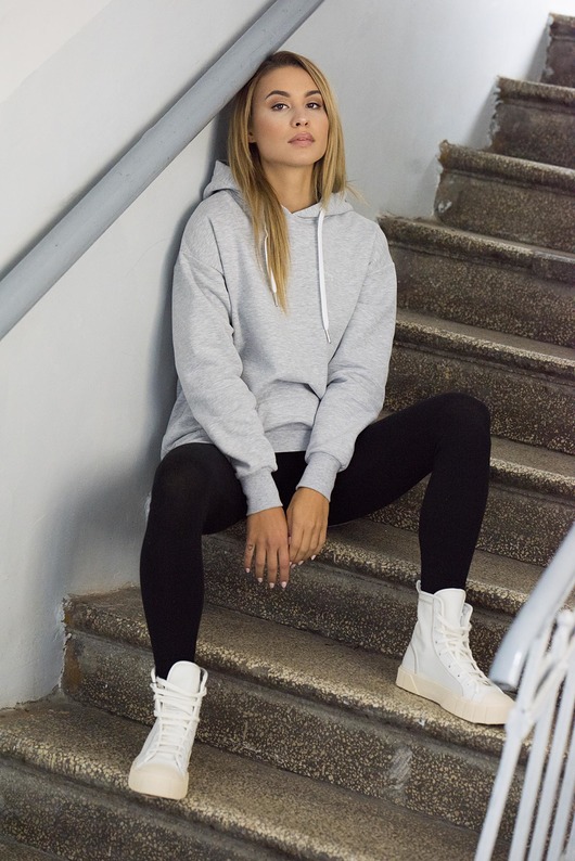 Przedłużana kangurka białe sznurki szara Blush Love