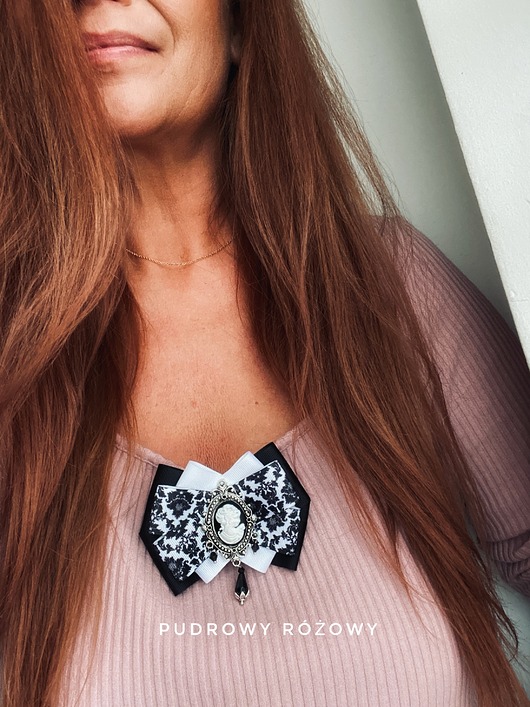 broszki Brosza Kamea Styl Glamour Dama Kameliowa z paciorkami