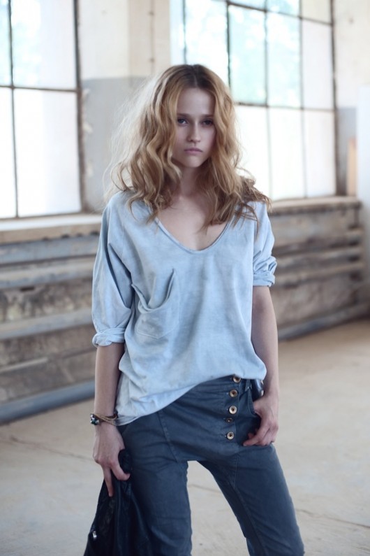T-shirt oversize V-neck szary HATLAPPA