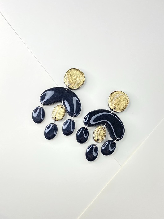 kolczyki z masy plastycznej Wiszące kolczyki CIRCUS czarne