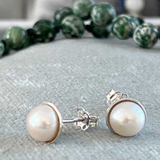 kolczyki srebrne :   Eleganckie Srebrne Kolczyki Sztyfty z Klasycznymi Perłami