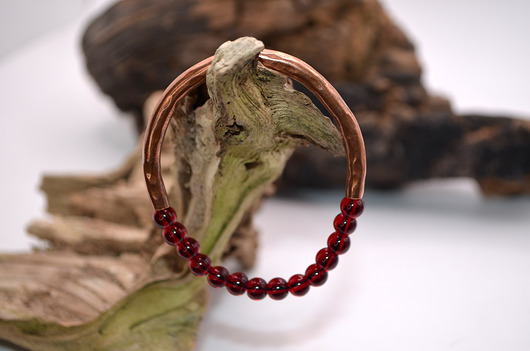 bransoletki - inne Bransoletka miedziana handmade z koralikami: kwarc czerwony
