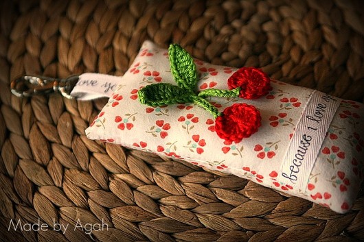 Brelok &quot;Because I love you&quot; z dyndajaca wisienką made by agah