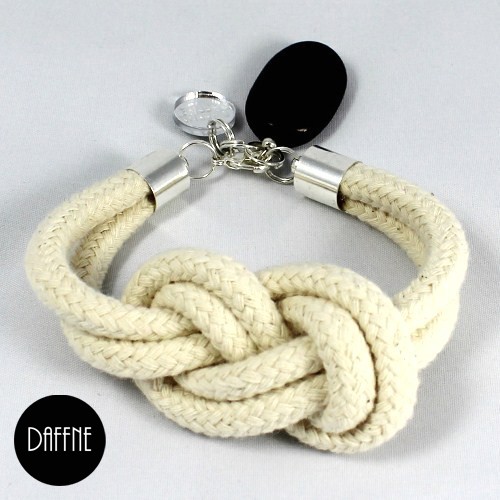 Loop Rope with Black Howlite by Daffne LOVINA PRINTS
