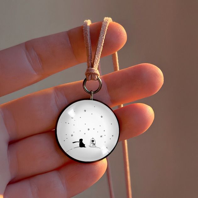 chokery LITTLE LOVE - Medalion na rzemyku