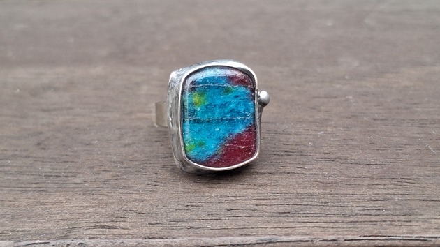 pierścionki - różne W kolorach różnych - pierścionek regulowany