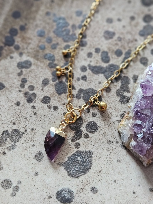 wisiory Naszyjnik z ametystem i kuleczkami