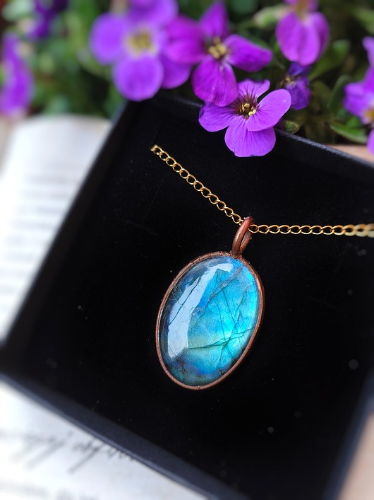 wisiory Wisiorek Cichy Błękit z labradorytu i miedzi