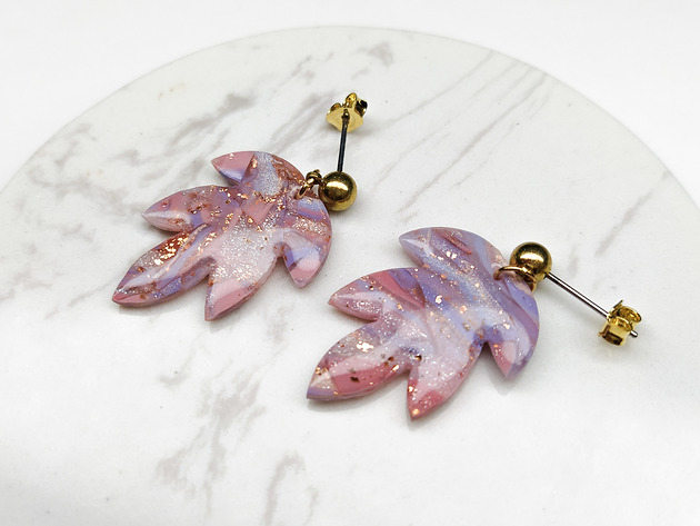 kolczyki z masy plastycznej Różowe wiszące błyszczące kolczyki sztyfty