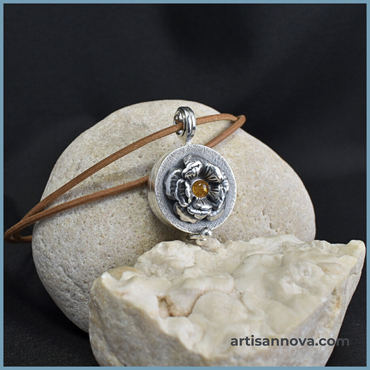 srebrne naszyjniki Medalion sekretnik srebrny z bursztynem bałtyckim