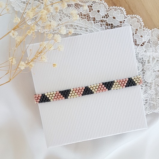 bransoletka trójkąty szaro-różowe LEI handmade 