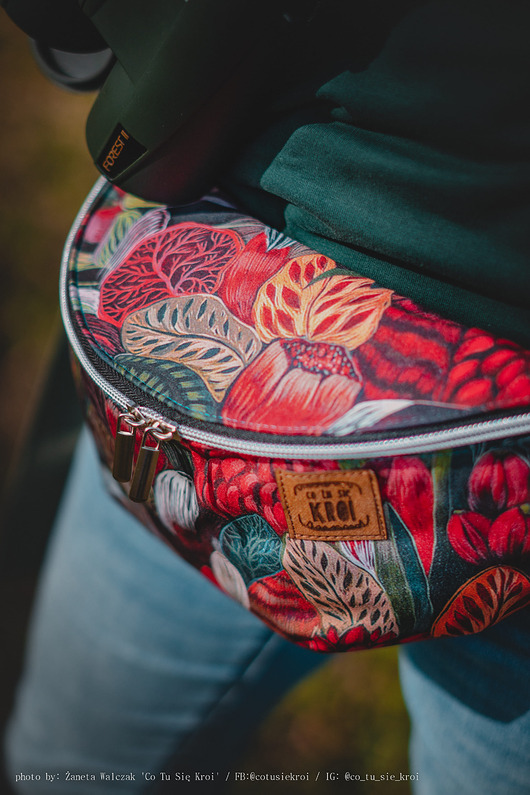 saszetka nerka Nieprzemakalna sportowa nerka damska w kwiaty KWIATY LASU