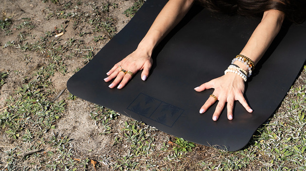 akcesoria do jogi Mata do jogi antypoślizgowa ROOT 4mm Basalt, PU + naturalny kauczuk