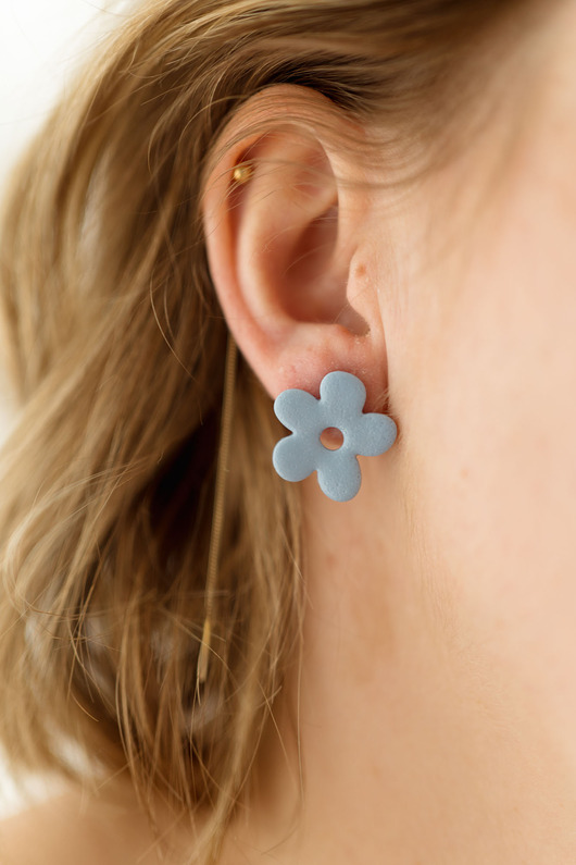kolczyki z masy plastycznej Sztyfty kwiatki mini turkusowe