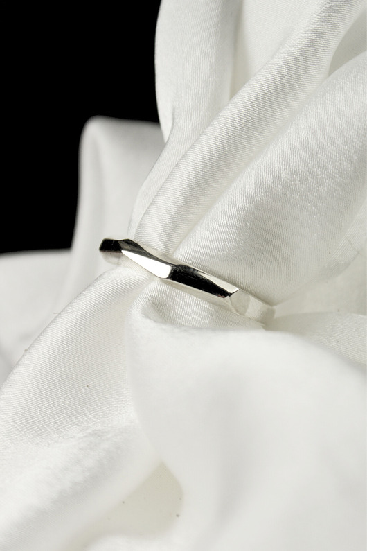 pierścionki srebrne Srebrny drobny minimalistyczny sygnet damski Mica- Pinky ring-