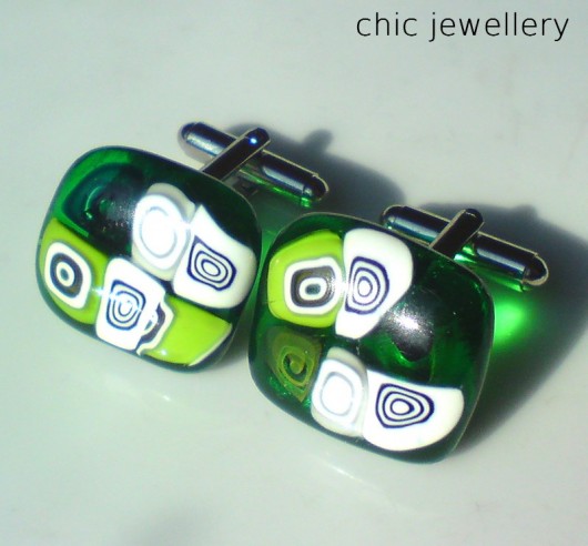 zielone spinki z abstrakcyjnym wzorem funkyandchic