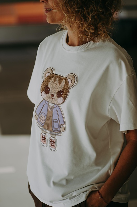t-shirt damskie T-shirt oversize Nell Teddy dla mamy cream