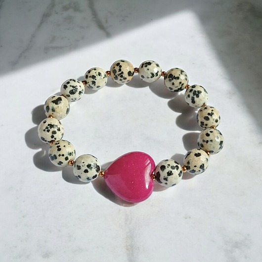 bransoletki z kamieni naturalnych Jaspis dalmatyński i serce : FUKSJA : bransoletka na gumce